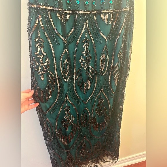 Elegant long dress gown - Picture 5 of 11